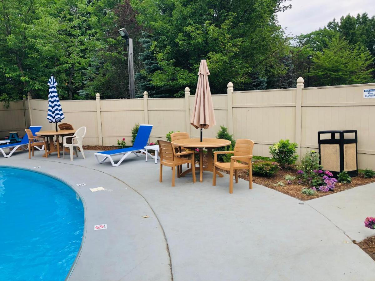 Best Western West Lebanon-Hanover Екстериор снимка
