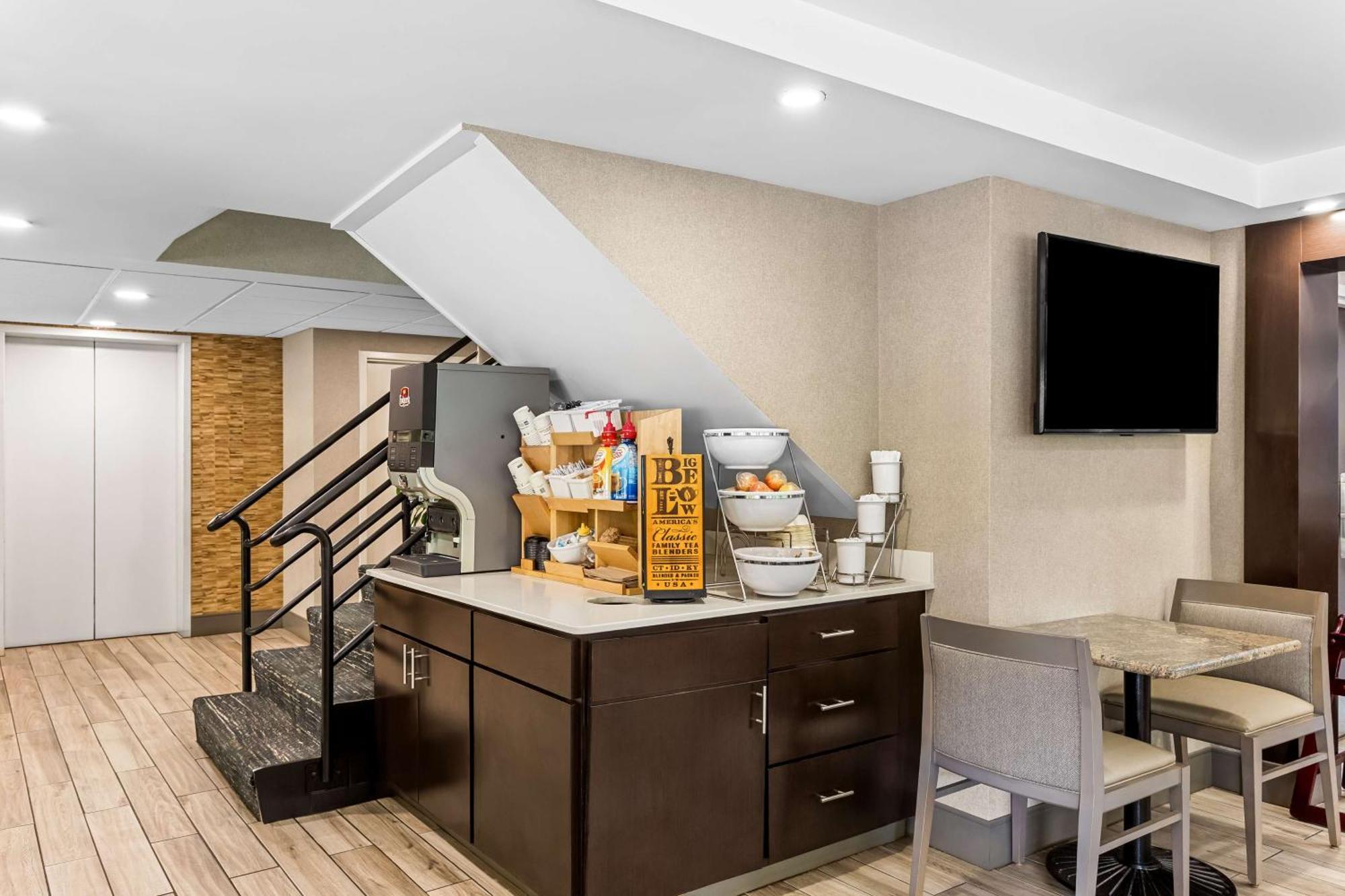 Best Western West Lebanon-Hanover Екстериор снимка