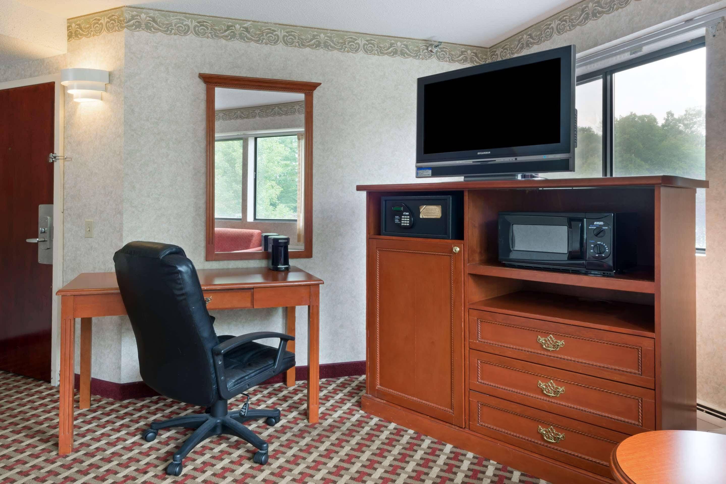 Best Western West Lebanon-Hanover Екстериор снимка